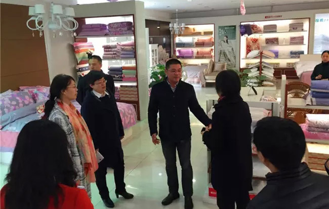 中收入阶层消费比例图_中纺集团 收入(3)